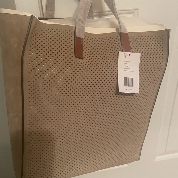 NWT BEAUTIFUL EXCLUSIVE MICHAEL KORS Collection large genuine leather sand tote. - Picture 3 of 9